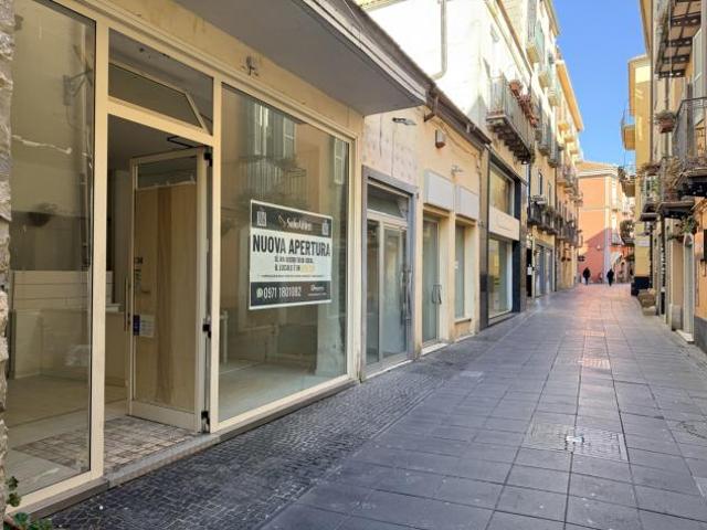 Locale Commerciale in affitto a Potenza, Basilicata