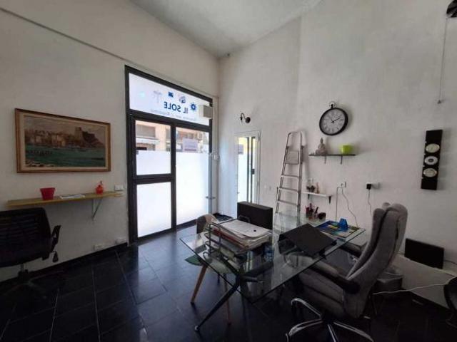 Locale Commerciale in affitto a Sarzana, Liguria