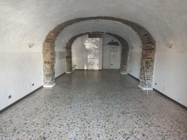 Locale Commerciale in affitto a Varese Ligure, Liguria