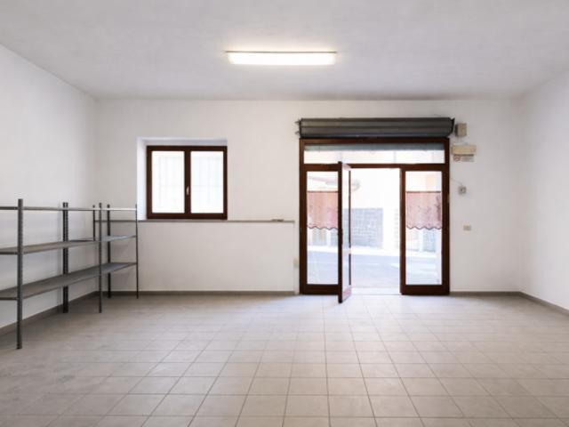 Locale Commerciale in vendita a Abbadia San Salvatore, Siena