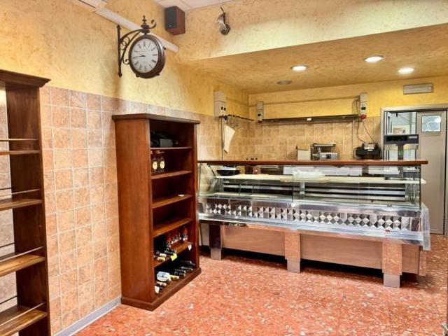 Locale Commerciale in vendita a Marche, Ascoli Piceno