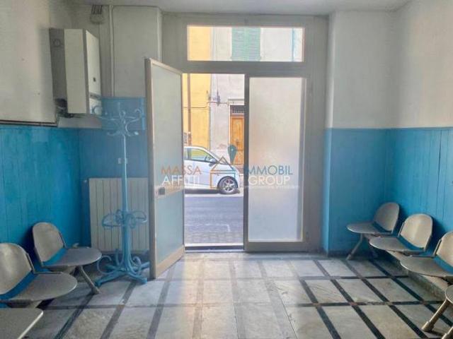 Locale Commerciale in vendita a Pontecimato, Carrara