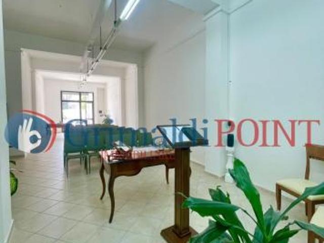 Locale Commerciale in vendita a Puglia, Lecce