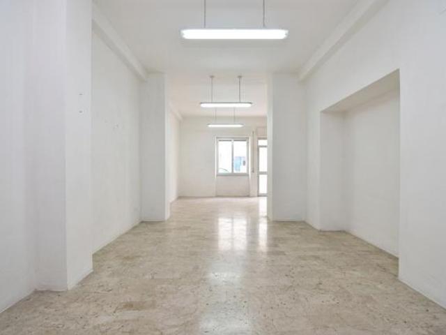 Locale Commerciale in vendita a Puglia, Lecce