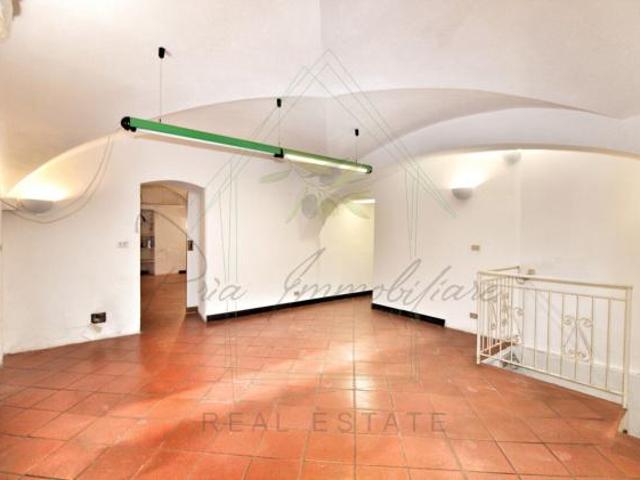 Locale Commerciale in vendita a Rapallo, Liguria