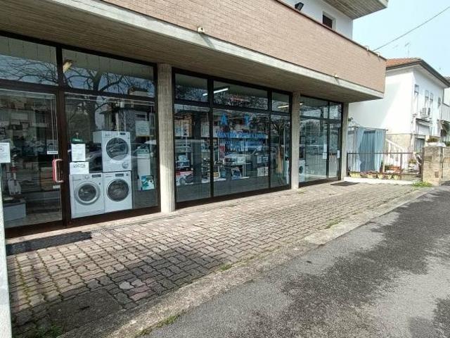 Locale Commerciale in vendita a Rovigo, Veneto