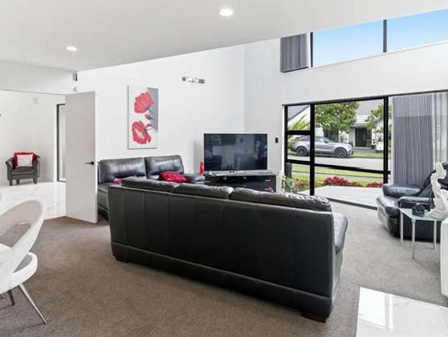 House for sale in Chaslands, Canterbury