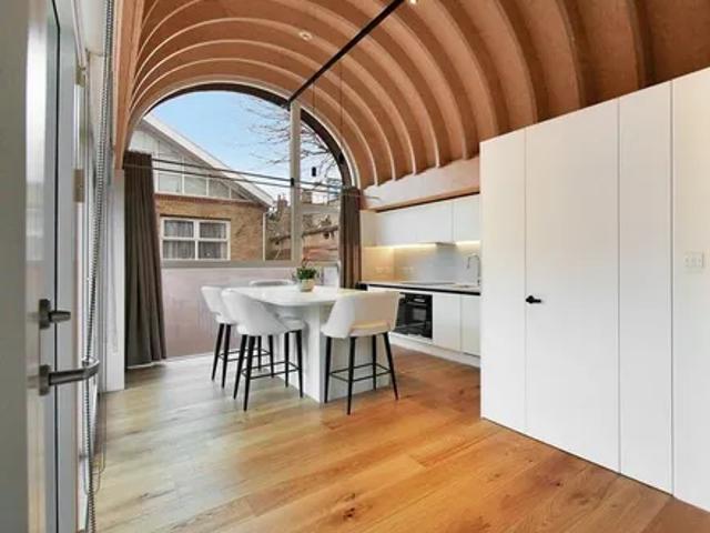 House for rent in Queen's Park, Greater London