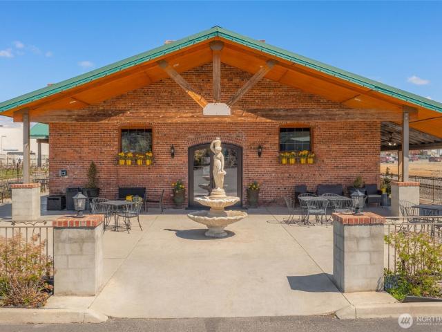 Commercial for sale in Wenatchee