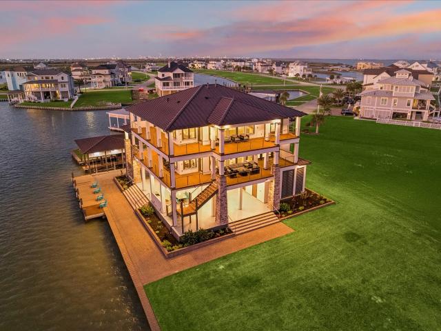 House for sale in Hitchcock, Texas