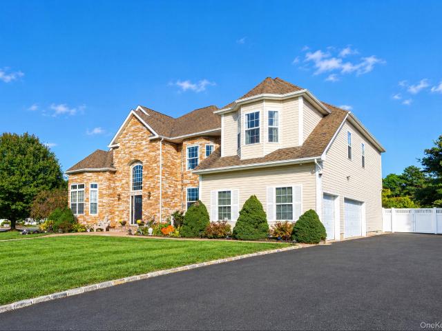 House for sale in East Shoreham, Town of Brookhaven