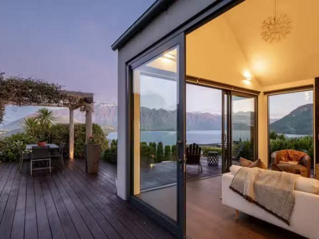 House for sale in Otakou