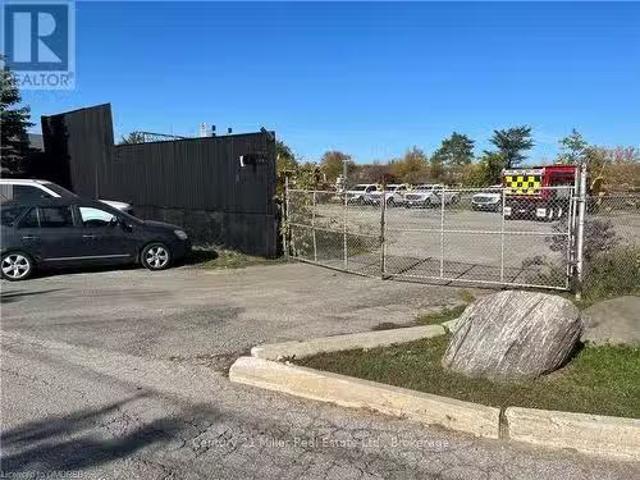 House for rent in Etobicoke
