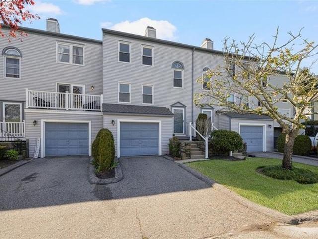Townhouse for sale in Warwick, Rhode Island