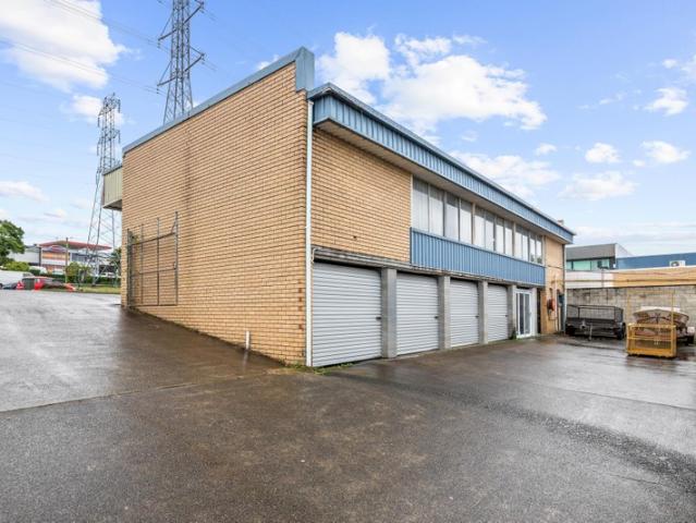 Warehouse for rent in Toombul, Queensland