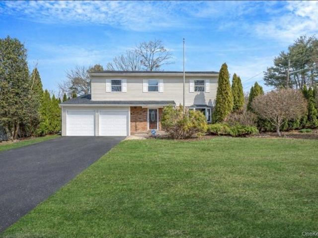 House for sale in Smithtown, New York