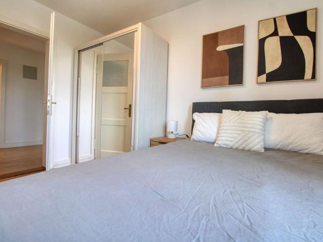 Studio mieten in Einigen, Zürich
