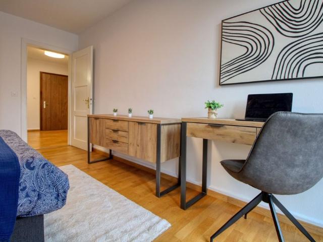 Studio mieten in Einigen, Zürich