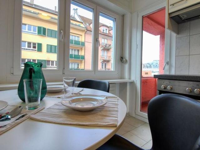 Apartment mieten in Einigen, Zürich