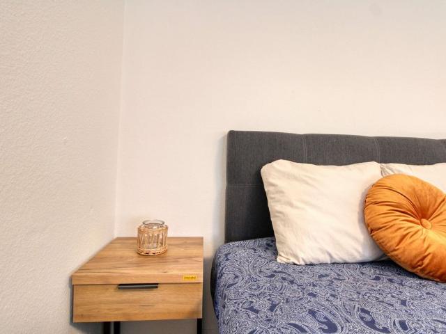 Studio mieten in Einigen, Zürich