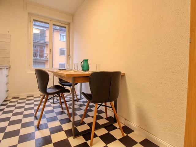 Studio mieten in Einigen, Zürich