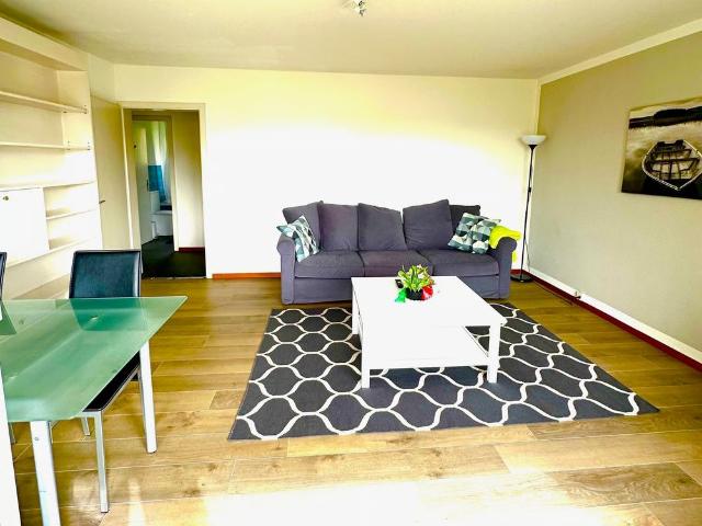 Studio mieten in Einigen, Zürich