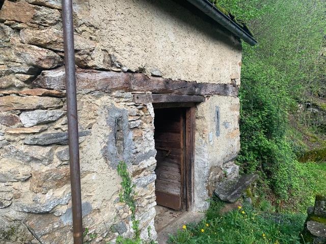 Zweifamilienhaus kaufen in Serravalle, Tessin