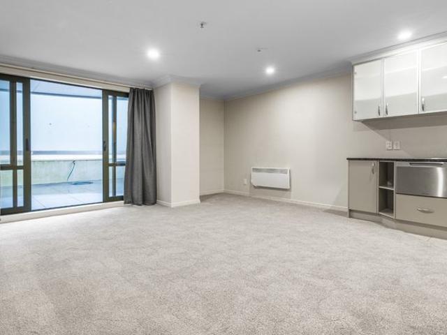 Apartment for rent in Mechanics Bay, Auckland