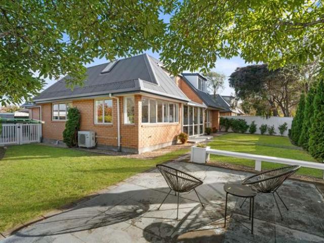 House for sale in Chaslands, Canterbury