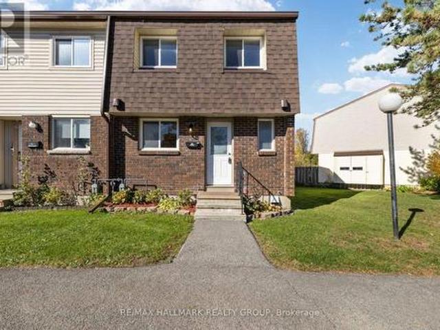 Townhouse for sale in College, Ottawa