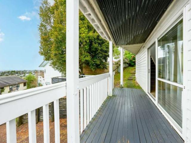 House for sale in Totara Vale, Auckland