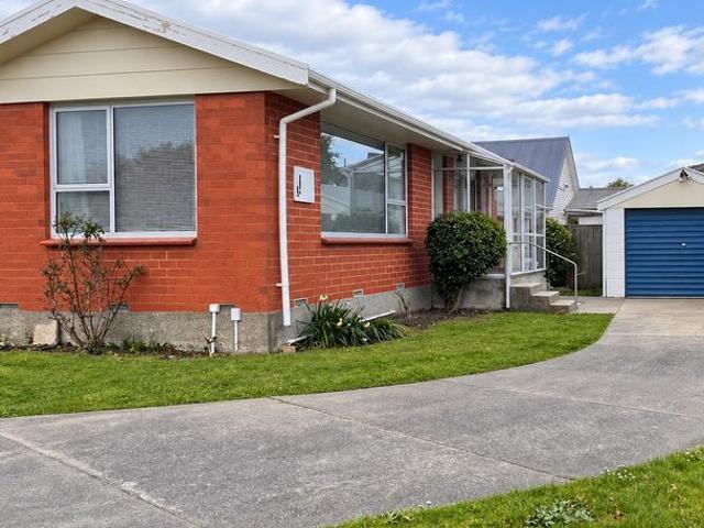 Apartment for rent in Chaslands, Canterbury