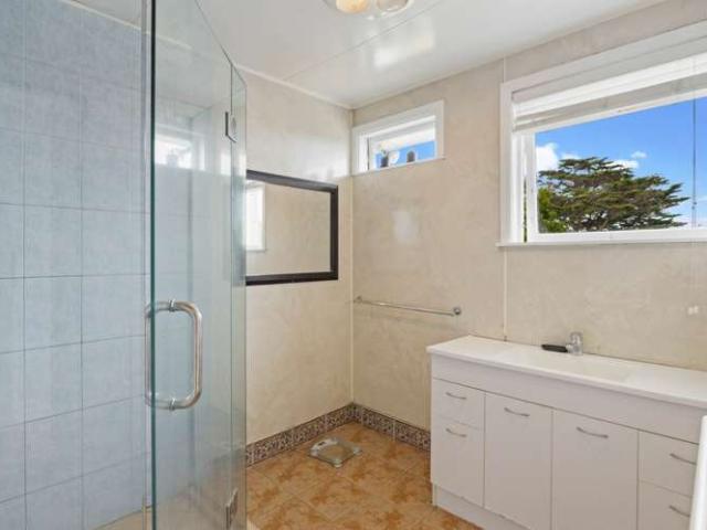 House for sale in Oratia