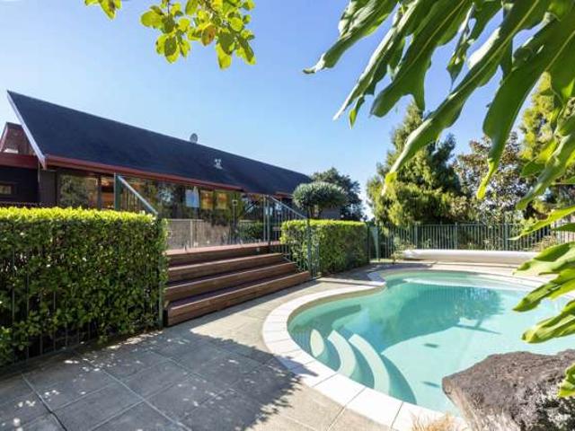 House for sale in Oratia