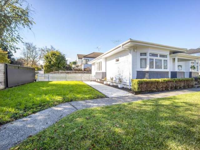 House for sale in Royal Oak