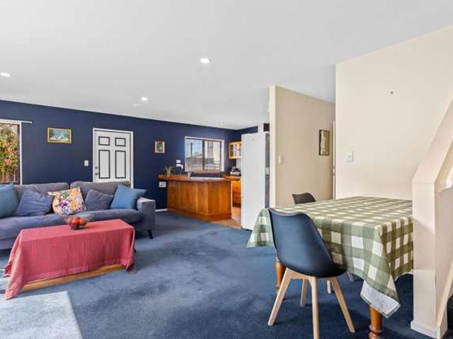 Townhouse for sale in Waltham, Linwood-Central-Heathcote Community