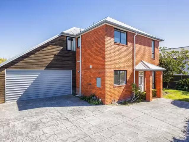 House for sale in Waltham, Linwood-Central-Heathcote Community