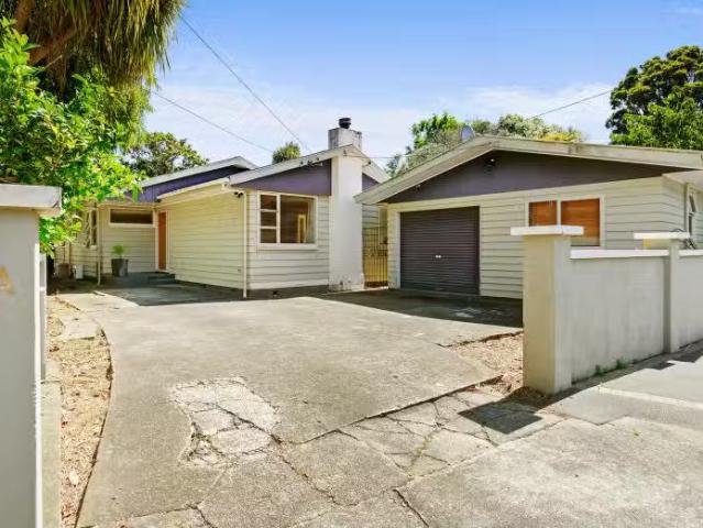 House for sale in Days Bay, Wellington