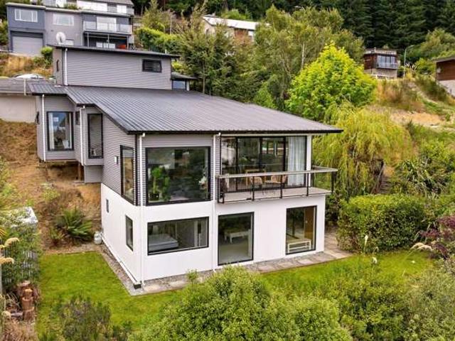 House for sale in Otakou