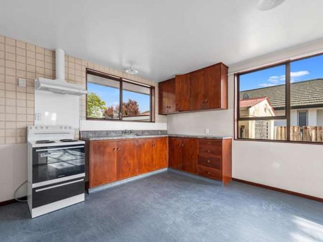 House for sale in Chaslands, Canterbury