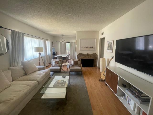 Room for rent in Canoga Park, California