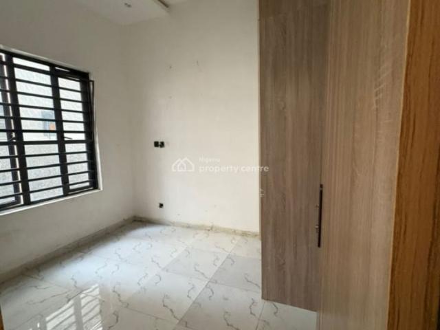 Flat for rent in Eti Osa, Lagos