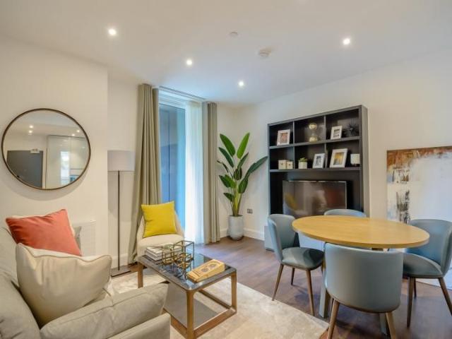 Apartment for rent in Poplar Grove, Greater London