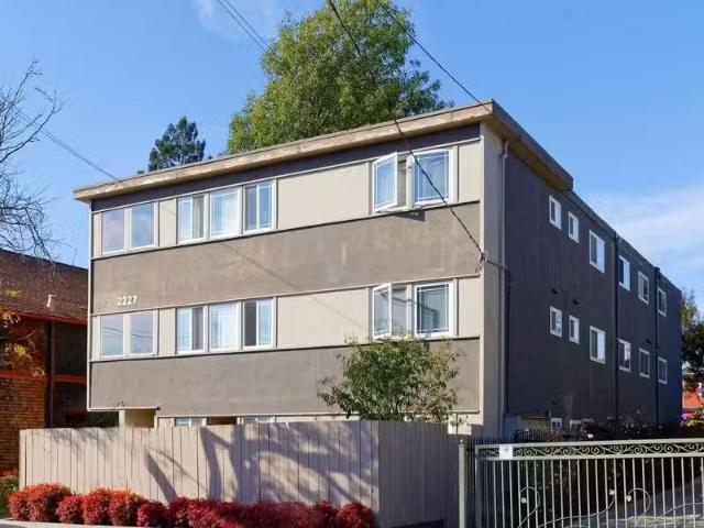 Condo for rent in Oakland