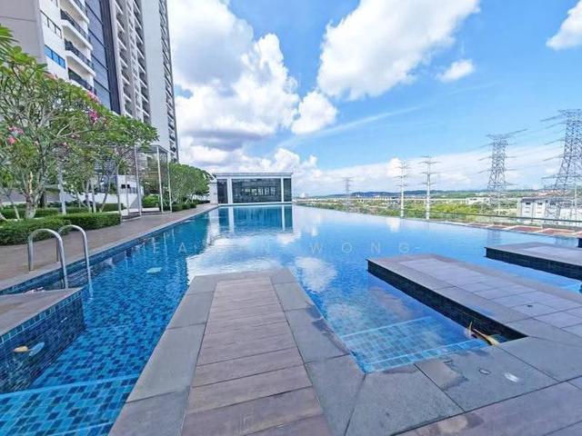 Serviced Residence for sale in Seri Kembangan, Majlis Bandaraya Subang Jaya
