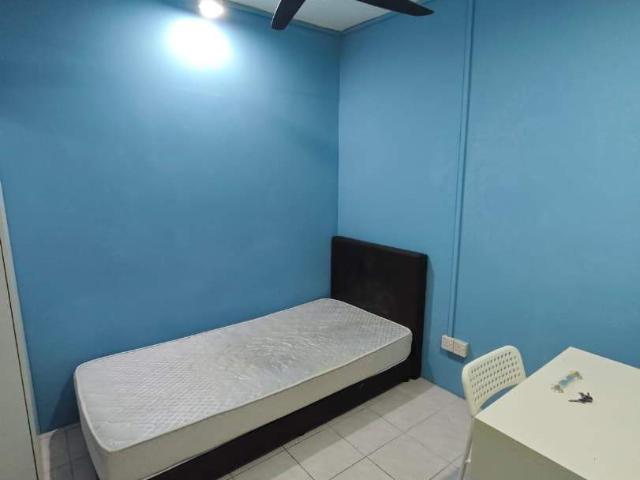 Room for rent in Petaling, Alam Impian