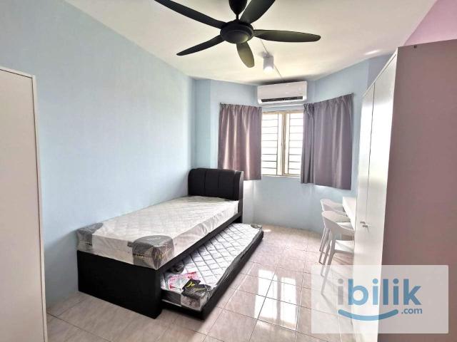 Room for rent in Petaling, Alam Impian