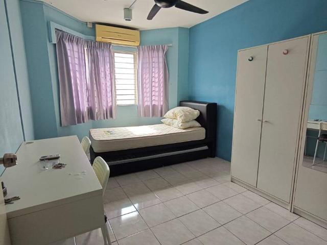Room for rent in Petaling, Alam Impian