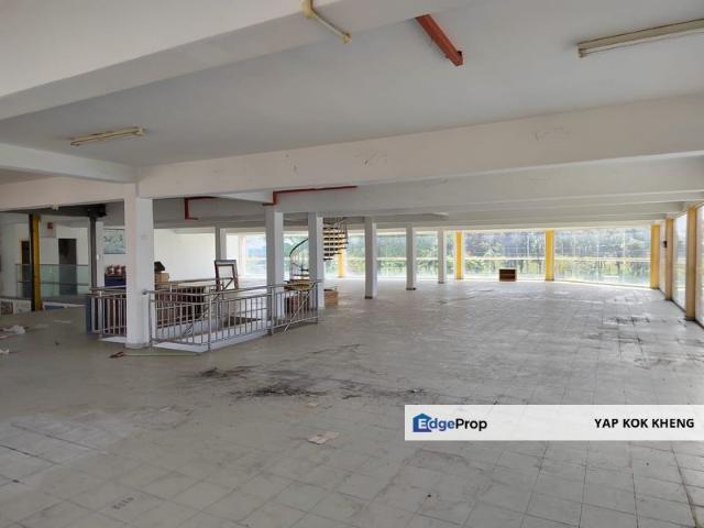 Shop for rent in Malaka