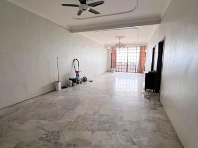 Apartment for sale in Seri Kembangan, Majlis Bandaraya Subang Jaya